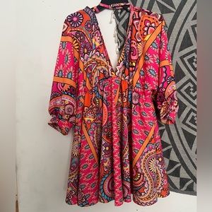 Boutique v neck dress